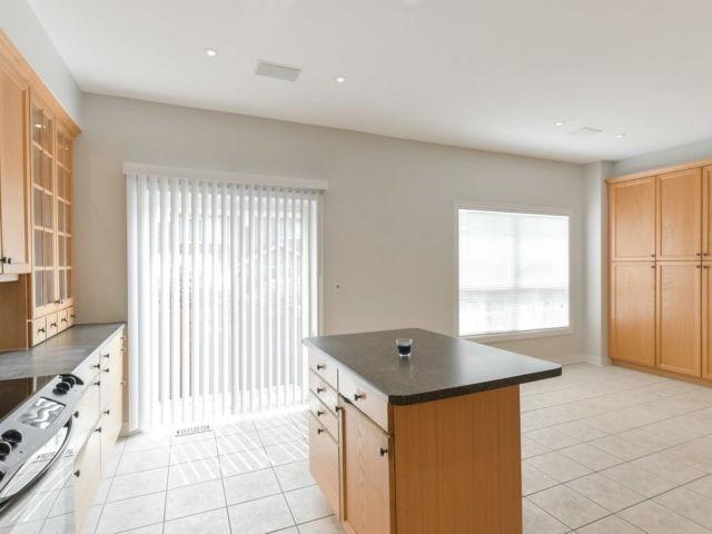 27 Moraine Dr, House detached with 3 bedrooms, 4 bathrooms and 2 parking in Vaughan ON | Image 6