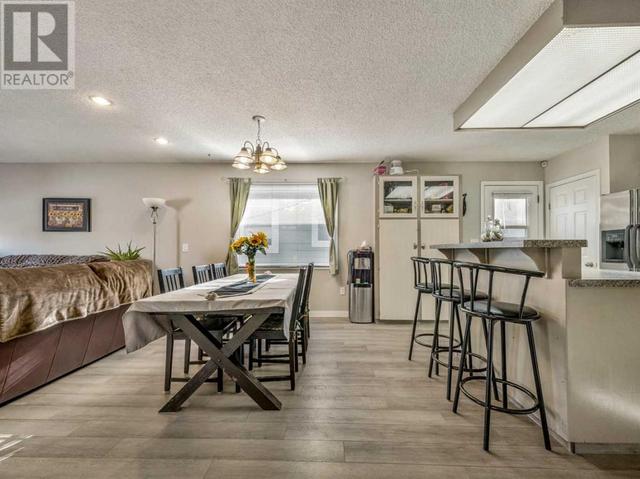 332 Leaside Avenue S, House detached with 5 bedrooms, 3 bathrooms and 3 parking in Lethbridge AB | Image 8