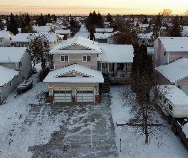 9629 72 Avenue, House detached with 5 bedrooms, 3 bathrooms and 6 parking in Grande Prairie AB | Image 2
