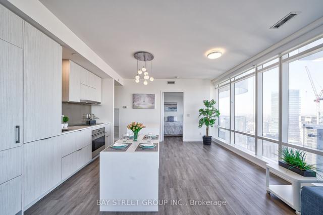 5001 - 1 Bloor St E, Condo with 2 bedrooms, 3 bathrooms and 1 parking in Toronto ON | Image 2