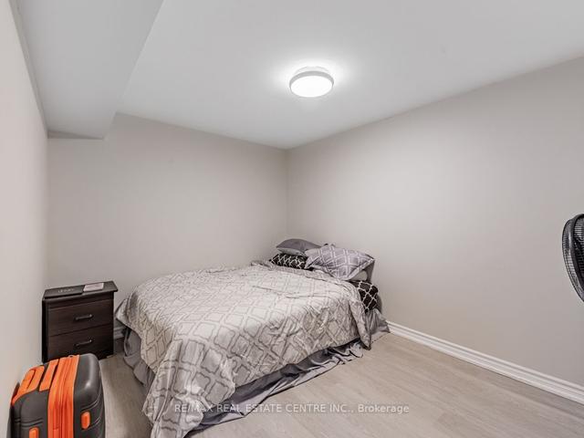 3576 Ash Row Cres, House semidetached with 3 bedrooms, 3 bathrooms and 5 parking in Mississauga ON | Image 11