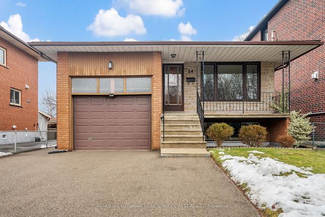 34 Jellicoe Ave, House detached with 3 bedrooms, 2 bathrooms and 3 parking in Toronto ON | Image 1