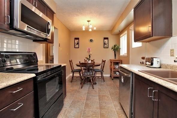 95 Homedale Dr, House semidetached with 3 bedrooms, 3 bathrooms and 2 parking in Toronto ON | Image 6