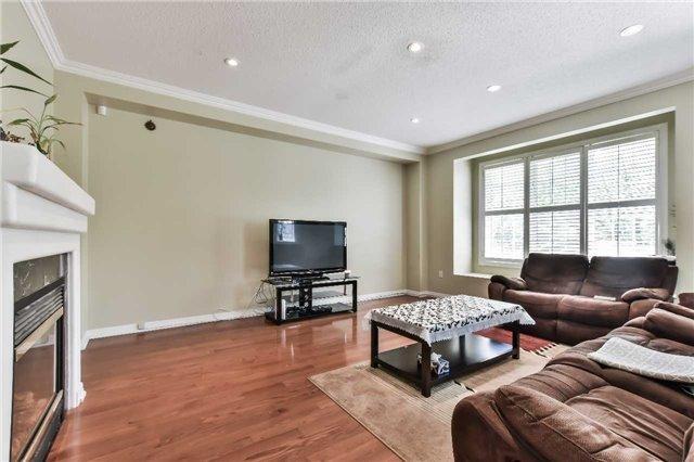 7 Linstock Dr, House detached with 4 bedrooms, 4 bathrooms and 7 parking in Brampton ON | Image 9