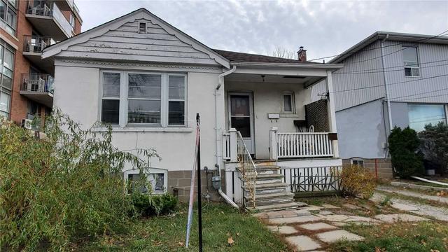 809 Sheppard Ave W, House detached with 2 bedrooms, 4 bathrooms and 4 parking in Toronto ON | Image 1