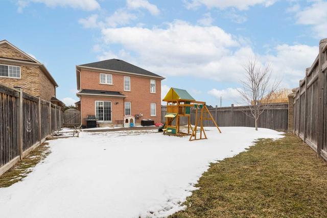 37 Wakem Crt, House detached with 4 bedrooms, 3 bathrooms and 6 parking in Whitby ON | Image 25