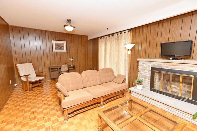 86 Iangrove Terr, House detached with 3 bedrooms, 3 bathrooms and 6 parking in Toronto ON | Image 17