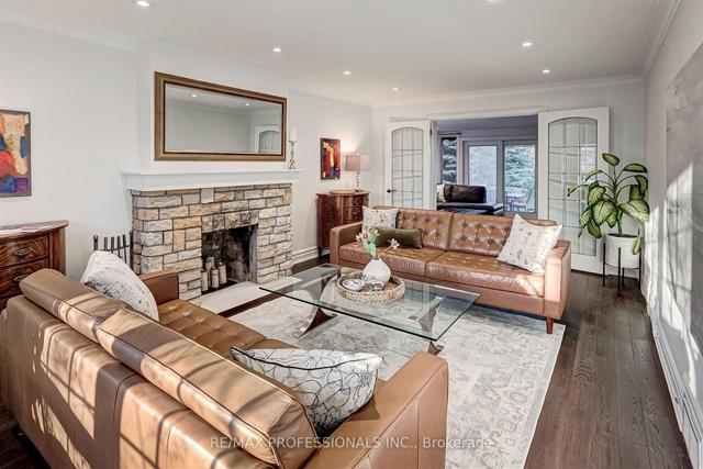 1207 Royal York Rd, House detached with 3 bedrooms, 4 bathrooms and 4 parking in Toronto ON | Image 2