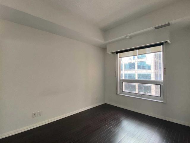 706 - 35 Hayden St, Condo with 1 bedrooms, 1 bathrooms and 0 parking in Toronto ON | Image 2