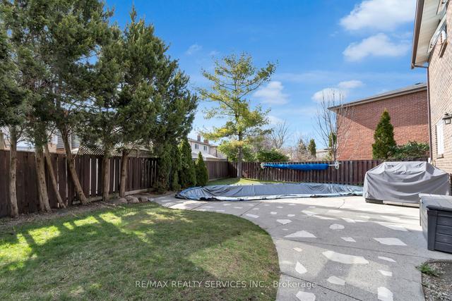56 Curtis Dr, House detached with 4 bedrooms, 3 bathrooms and 6 parking in Brampton ON | Image 28