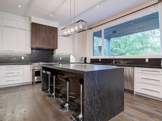 22 Balding Crt, House detached with 4 bedrooms, 8 bathrooms and 8 parking in Toronto ON | Image 10