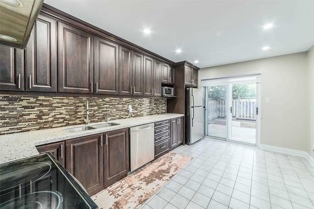 69 Pennsylvania Ave, House detached with 3 bedrooms, 4 bathrooms and 4 parking in Brampton ON | Image 4