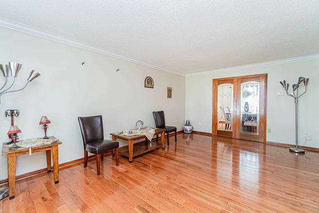 4 Chalmers Crt, House detached with 5 bedrooms, 4 bathrooms and 2 parking in Brampton ON | Image 5