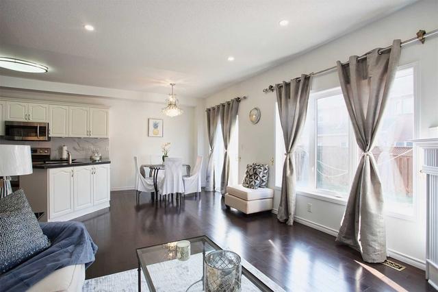 3347 Covent Cres, House semidetached with 3 bedrooms, 4 bathrooms and 3 parking in Mississauga ON | Image 5