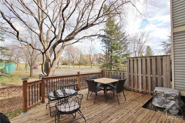 15 Saxton Crescent, Townhouse with 3 bedrooms, 2 bathrooms and 2 parking in Ottawa ON | Image 22