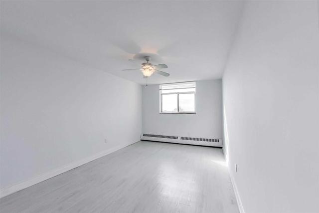 705 - 5 Frith Rd, Condo with 1 bedrooms, 1 bathrooms and 1 parking in Toronto ON | Image 3