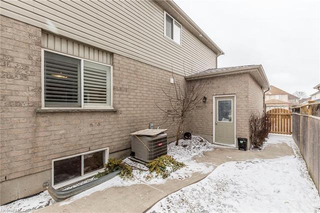 299 Kerwood Drive, House detached with 3 bedrooms, 1 bathrooms and 4 parking in Cambridge ON | Image 37