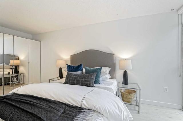412 - 701 King St W, Condo with 2 bedrooms, 2 bathrooms and 1 parking in Toronto ON | Image 2