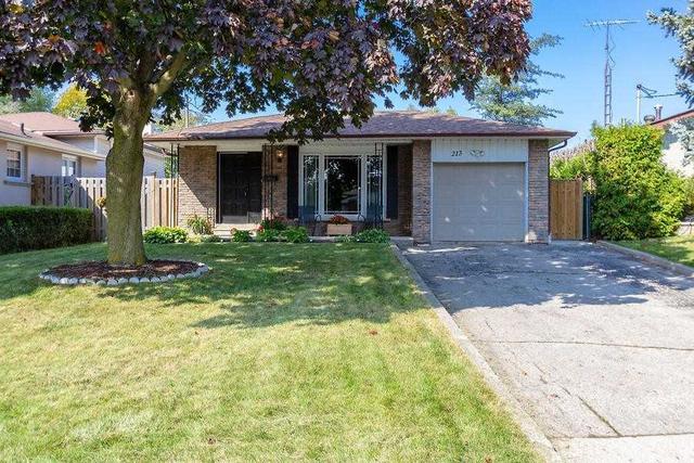 213 Slater Cres, House detached with 3 bedrooms, 2 bathrooms and 7 parking in Oakville ON | Image 1
