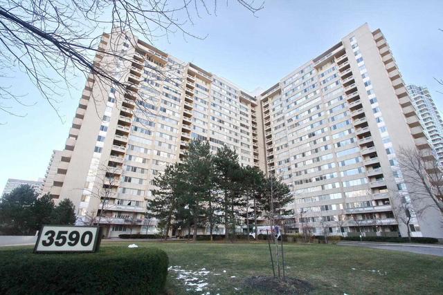 1206 - 3590 Kaneff Cres, Condo with 3 bedrooms, 2 bathrooms and 2 parking in Mississauga ON | Image 1