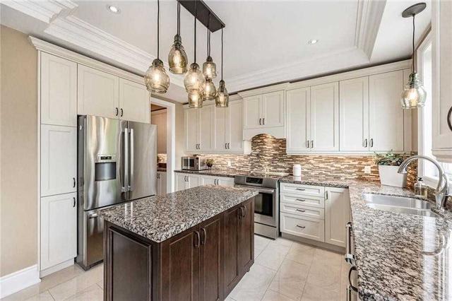 75 Ashbourne Dr, House detached with 4 bedrooms, 5 bathrooms and 5 parking in Toronto ON | Image 2
