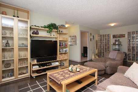 303 - 7 Dayspring Circ, Condo with 2 bedrooms, 2 bathrooms and 1 parking in Brampton ON | Image 2