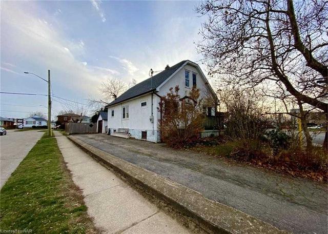 362 Carlton St, House detached with 3 bedrooms, 2 bathrooms and 2 parking in St. Catharines ON | Image 12