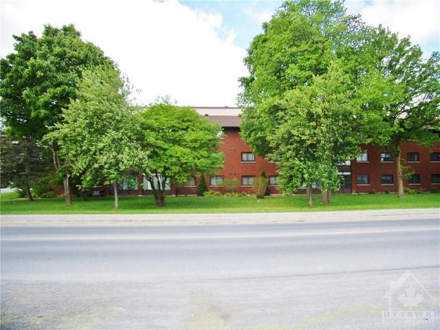 205 - 15 Findlay Avenue, Condo with 2 bedrooms, 1 bathrooms and 1 parking in Carleton Place ON | Image 2