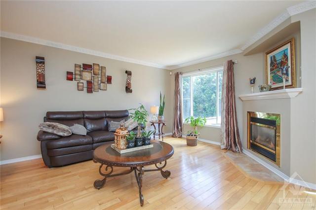 6354 Sablewood Place, Townhouse with 3 bedrooms, 3 bathrooms and 3 parking in Ottawa ON | Image 6