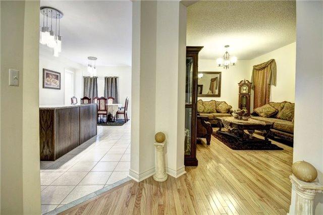 365 Michener Pl, House detached with 4 bedrooms, 3 bathrooms and 4 parking in Milton ON | Image 10