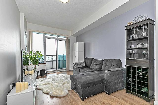 730 - 7161 Yonge St, Condo with 1 bedrooms, 1 bathrooms and 1 parking in Markham ON | Image 2