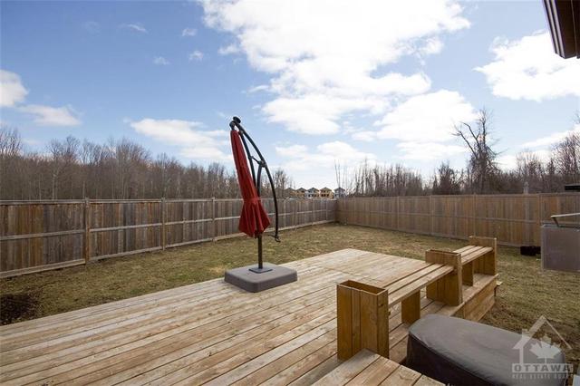 548 Stargazer Crescent, Townhouse with 3 bedrooms, 3 bathrooms and 3 parking in Ottawa ON | Image 2