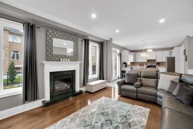 99 Townwood Dr, House detached with 4 bedrooms, 5 bathrooms and 4 parking in Richmond Hill ON | Image 2