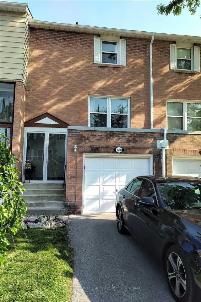 1680 John St, Townhouse with 3 bedrooms, 2 bathrooms and 2 parking in Markham ON | Image 1