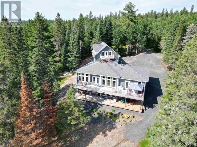 211 A Peterson Dr, House detached with 5 bedrooms, 3 bathrooms and null parking in Kenora ON | Image 1
