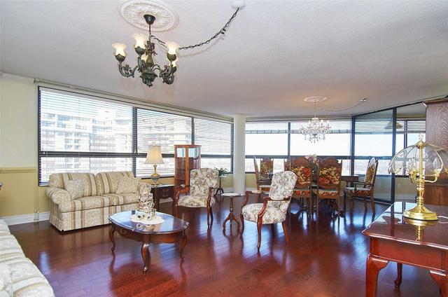 2207 - 1300 Bloor St W, Condo with 3 bedrooms, 2 bathrooms and 1 parking in Toronto ON | Image 35