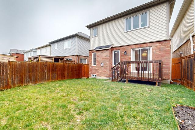 1389 Rennie St, House detached with 3 bedrooms, 3 bathrooms and 3 parking in Oshawa ON | Image 32