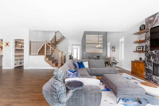 229 Avro Circ, House detached with 4 bedrooms, 4 bathrooms and 4 parking in Ottawa ON | Image 2