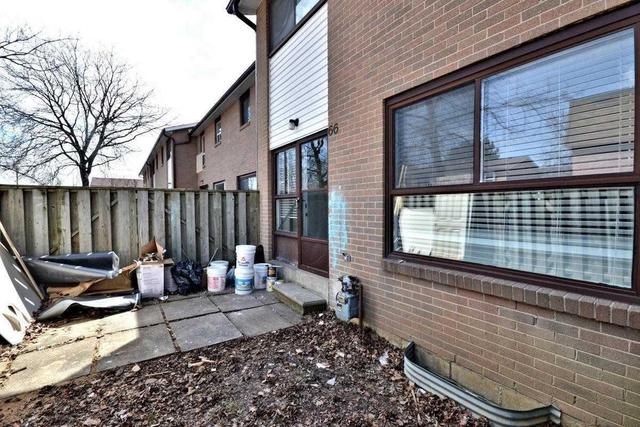 66 Fleetwood Cres, Townhouse with 3 bedrooms, 2 bathrooms and 1 parking in Brampton ON | Image 18