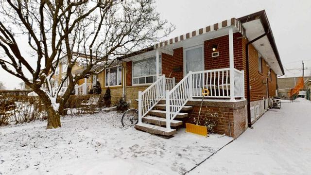 22 Clarion Rd, House semidetached with 3 bedrooms, 1 bathrooms and 5 parking in Toronto ON | Image 4