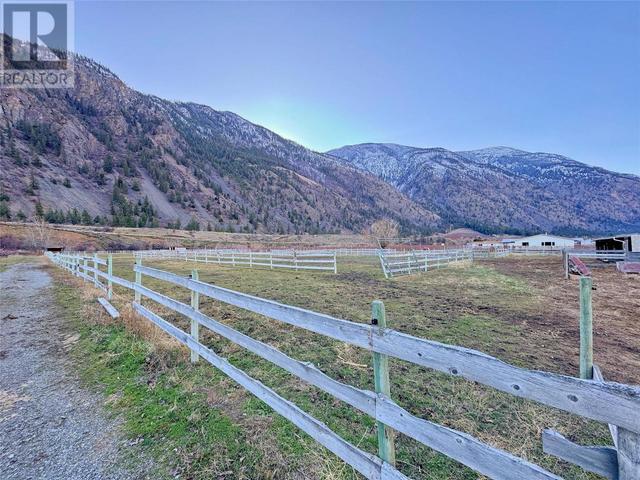3219 River Road, House detached with 3 bedrooms, 2 bathrooms and 2 parking in Okanagan Similkameen G BC | Image 8