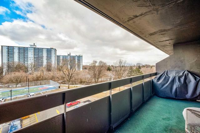 609 - 11 Wincott Dr, Condo with 3 bedrooms, 2 bathrooms and 1 parking in Toronto ON | Image 17