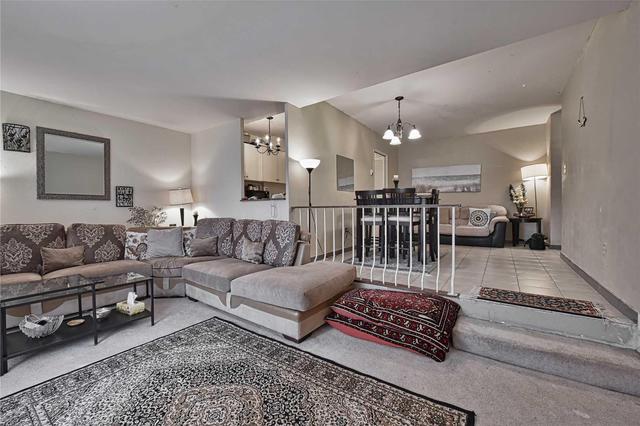 701 - 9 Four Winds Dr, Condo with 2 bedrooms, 1 bathrooms and 1 parking in Toronto ON | Image 2