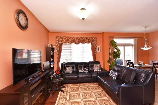 19 Nutwood Way, House attached with 3 bedrooms, 4 bathrooms and 3 parking in Brampton ON | Image 7