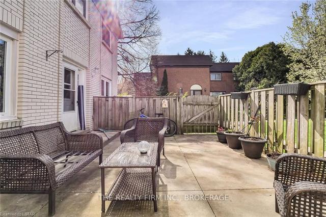 591 Gainsborough Rd, Townhouse with 3 bedrooms, 2 bathrooms and 1 parking in London ON | Image 16