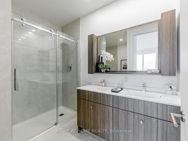 ph308 - 75 Canterbury Pl, Condo with 3 bedrooms, 2 bathrooms and 1 parking in Toronto ON | Image 14