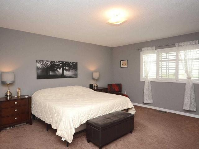 395 Bussel Cres, House attached with 3 bedrooms, 3 bathrooms and 2 parking in Milton ON | Image 11