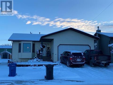 4814 47 Avenue, House detached with 4 bedrooms, 2 bathrooms and 4 parking in Spirit River AB | Card Image