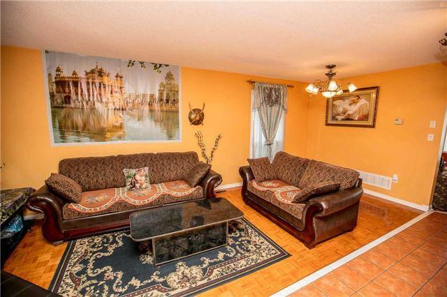 54 Prairie Rose Circ, House detached with 3 bedrooms, 4 bathrooms and 4 parking in Brampton ON | Image 3