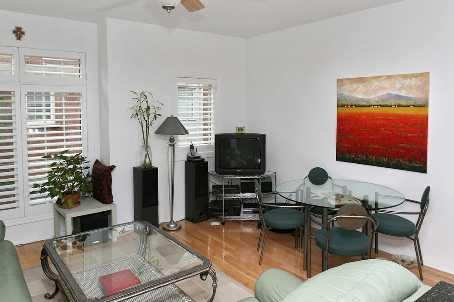 th 14 - 6 Wellesley Pl, House attached with 2 bedrooms, 2 bathrooms and 1 parking in Toronto ON | Image 2